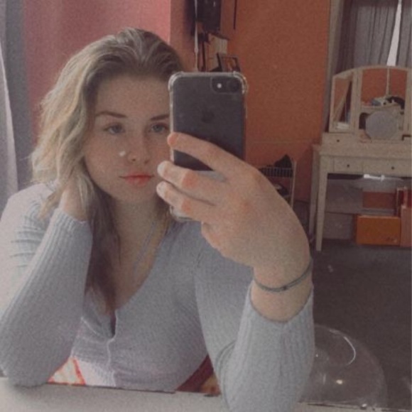 Meet your Posher, Kaylee - Picture 1 of 1